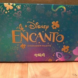 Alamar Cosmetics - Encanto eyeshadow palette